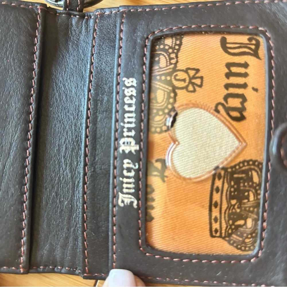 Juicy Couture Black Key & Card Holder with Embroidered Crest - Picture 6 of 7